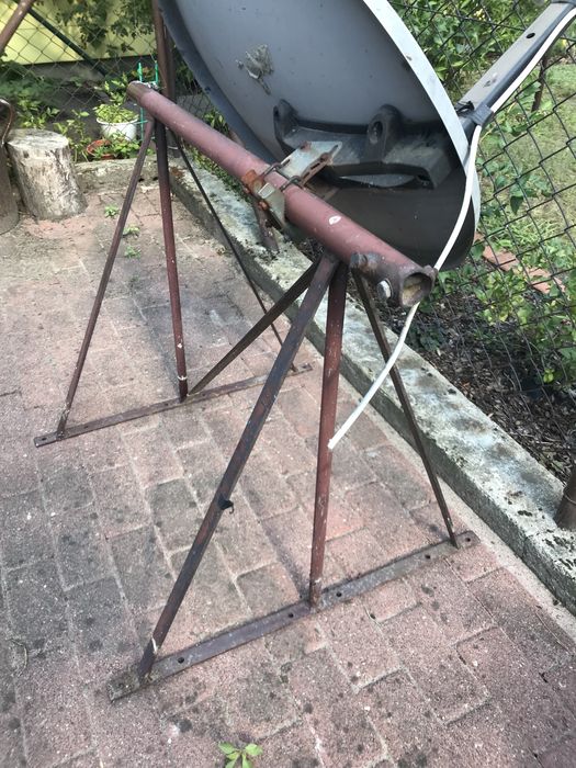 Uchwyt/stojak/stelaż do anteny