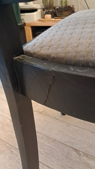 Stół drewnianiany rozkladany z krzesłami 6 szt.