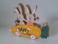 NOWA Drewniana dekoracja figurka Zające marchewka Happy Easter Altom
