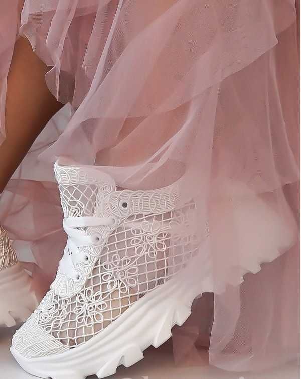 Sneakersy azurowe biale nowe r.39