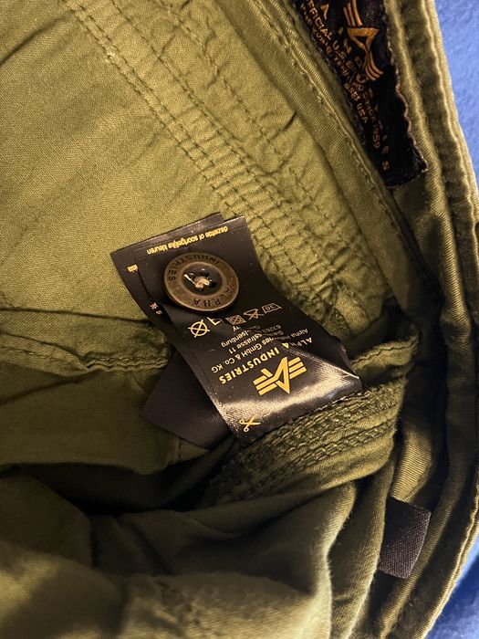 Spodnie, bojówki, krótkie szorty Alpha Industries CREW SHORT 32 oliwka