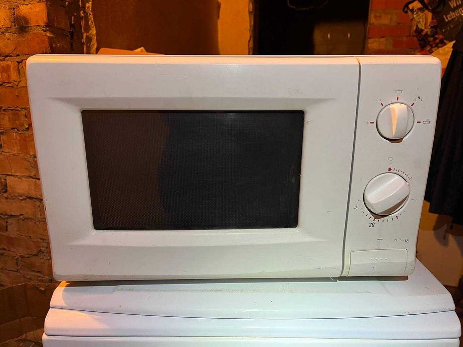 Мікрохвильова піч Мікрохвильвока робоча