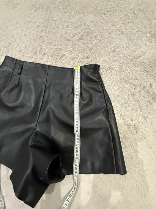 Шорти Zara зі штучної шкіри