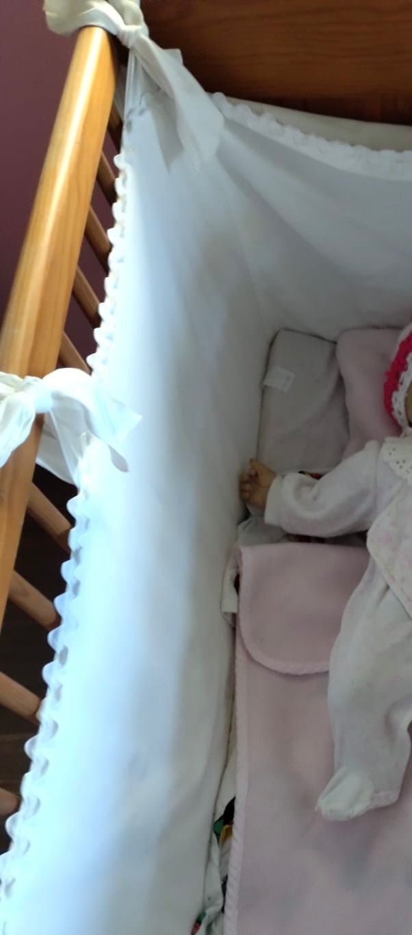 Cama de Bebé Antiga com Colchão