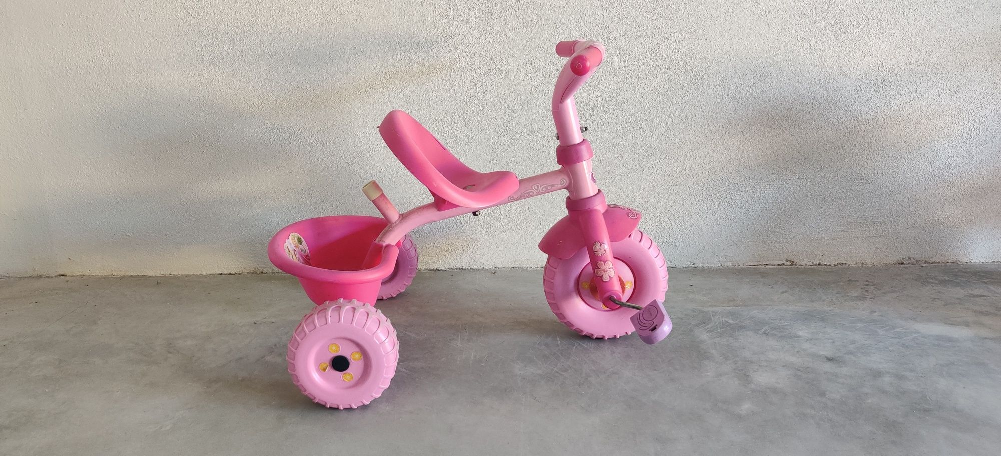 Triciclo de menina