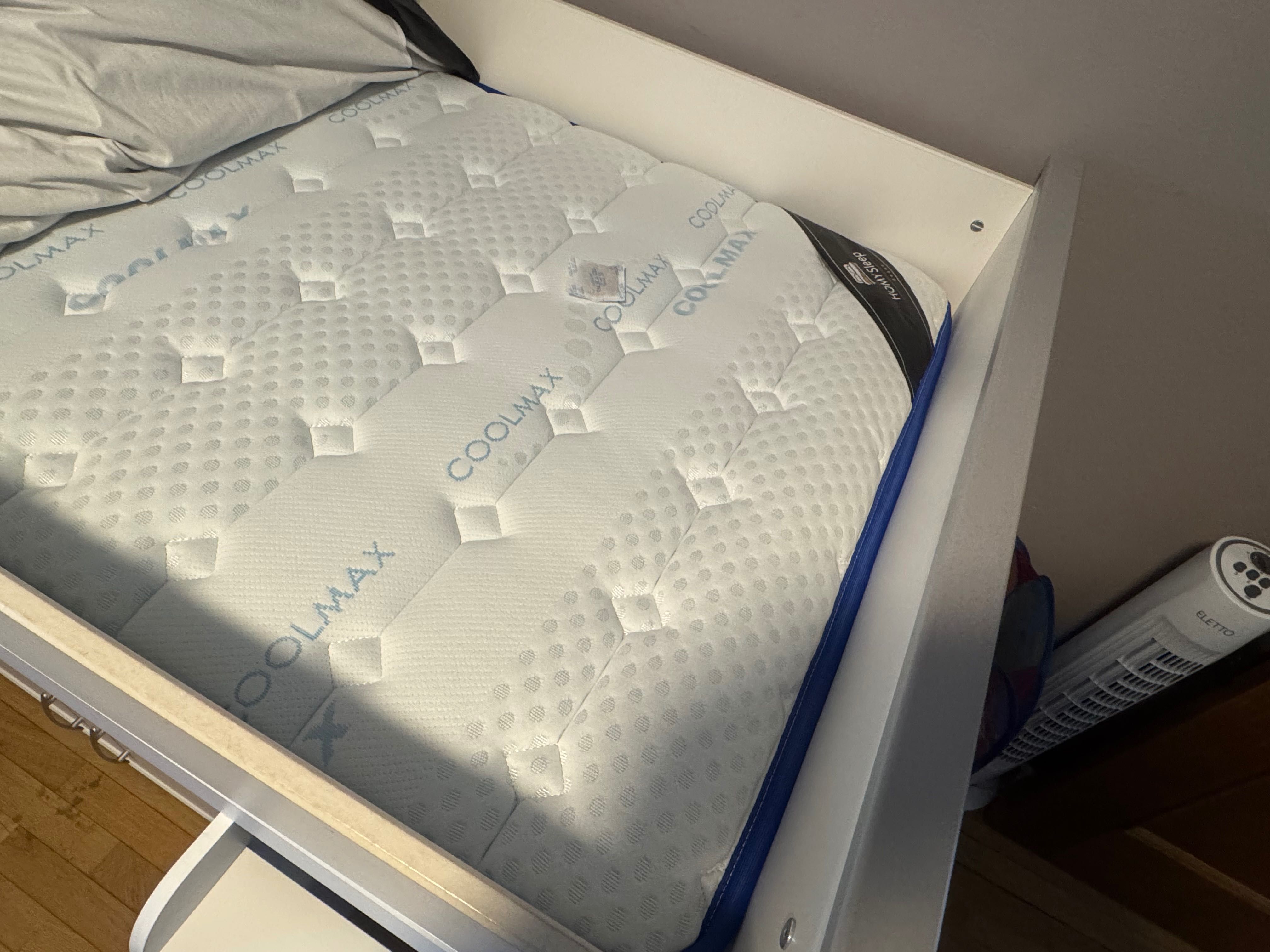 Cama Infantil com Secretária + Armário + Colchão - Semi Nova
