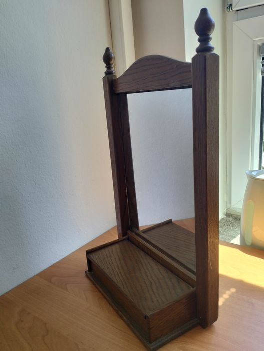 Lustro z szufladką - toaletka