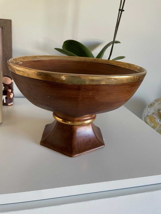 Patena Centro de Mesa  cor de couro e latão dourado