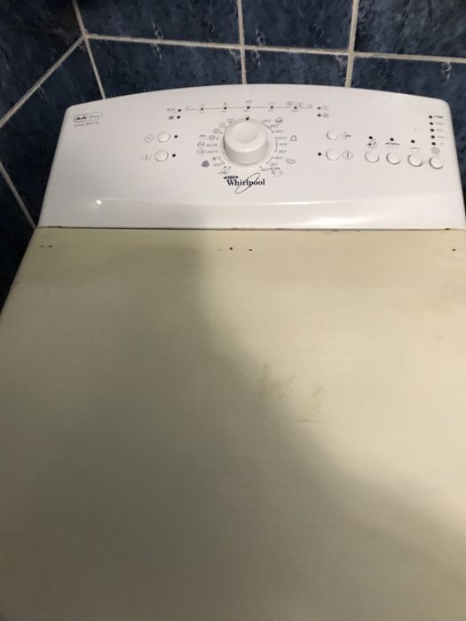 Стіралка Whirlpool.