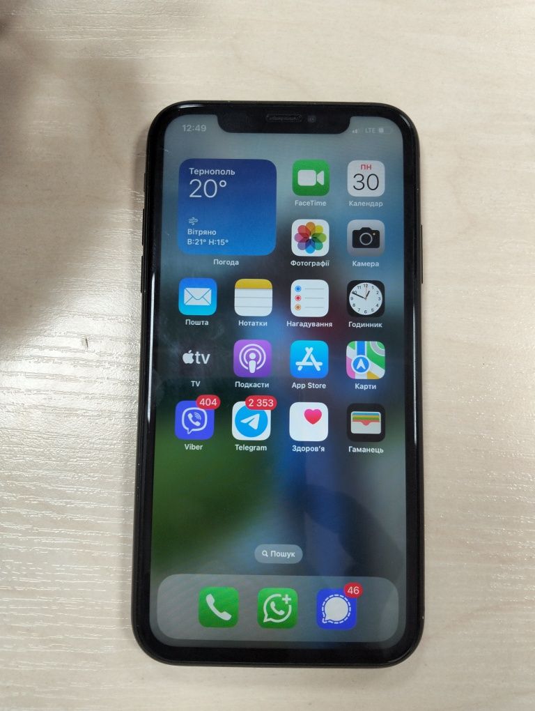 Iphone xr , 64 gb r-sim
