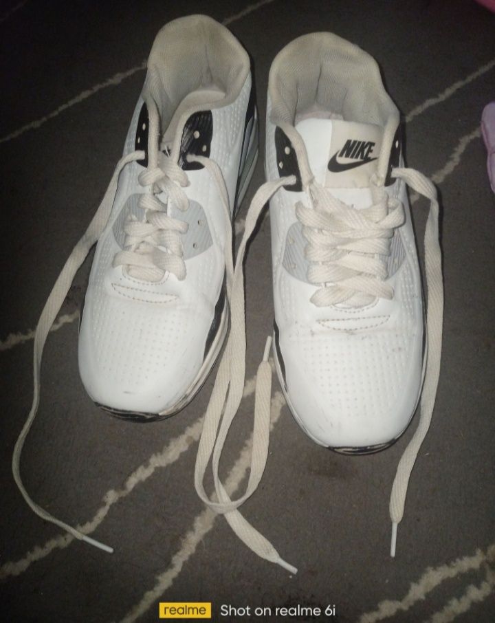 Buty białe Nike 37