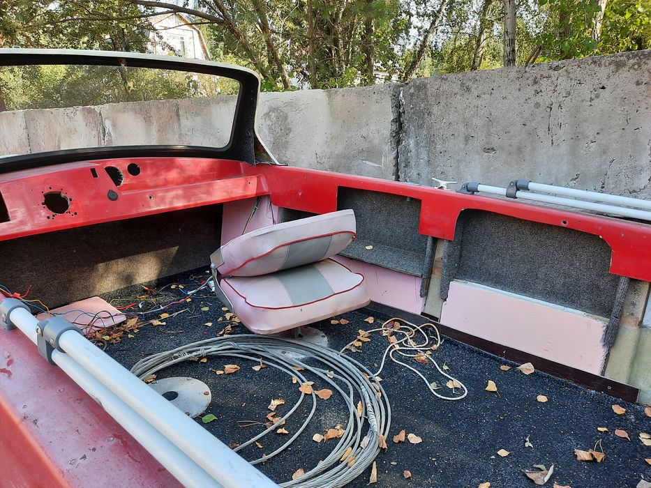 Лодка пластиковая