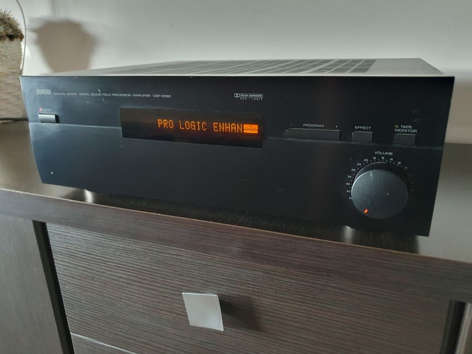Yamaha DSP-E580  procesor kina plus pilot