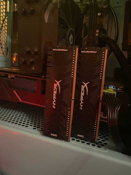 Оперативна пам'ять Kingston HyperX Predator DDR4 16 GB 2x8