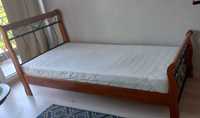 Łóżko 90 x 2000 cm drewniane.Przod i tyl metalowe.Materac za darmo