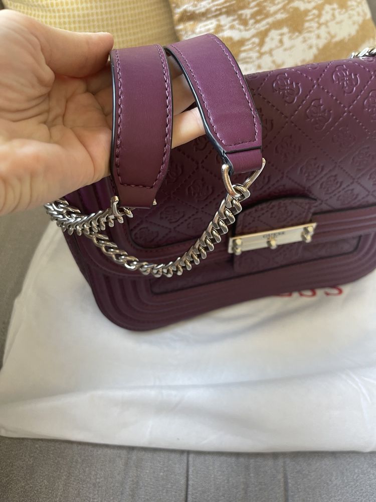 Guess torebka na ramię logo burgundowa