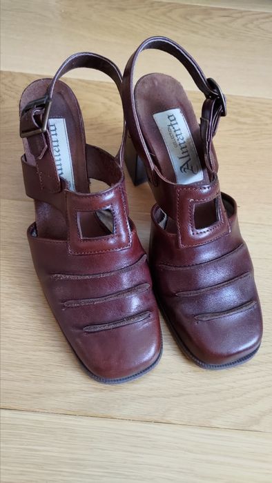 Sandały damskie skórzane na obcasie rozm. 38