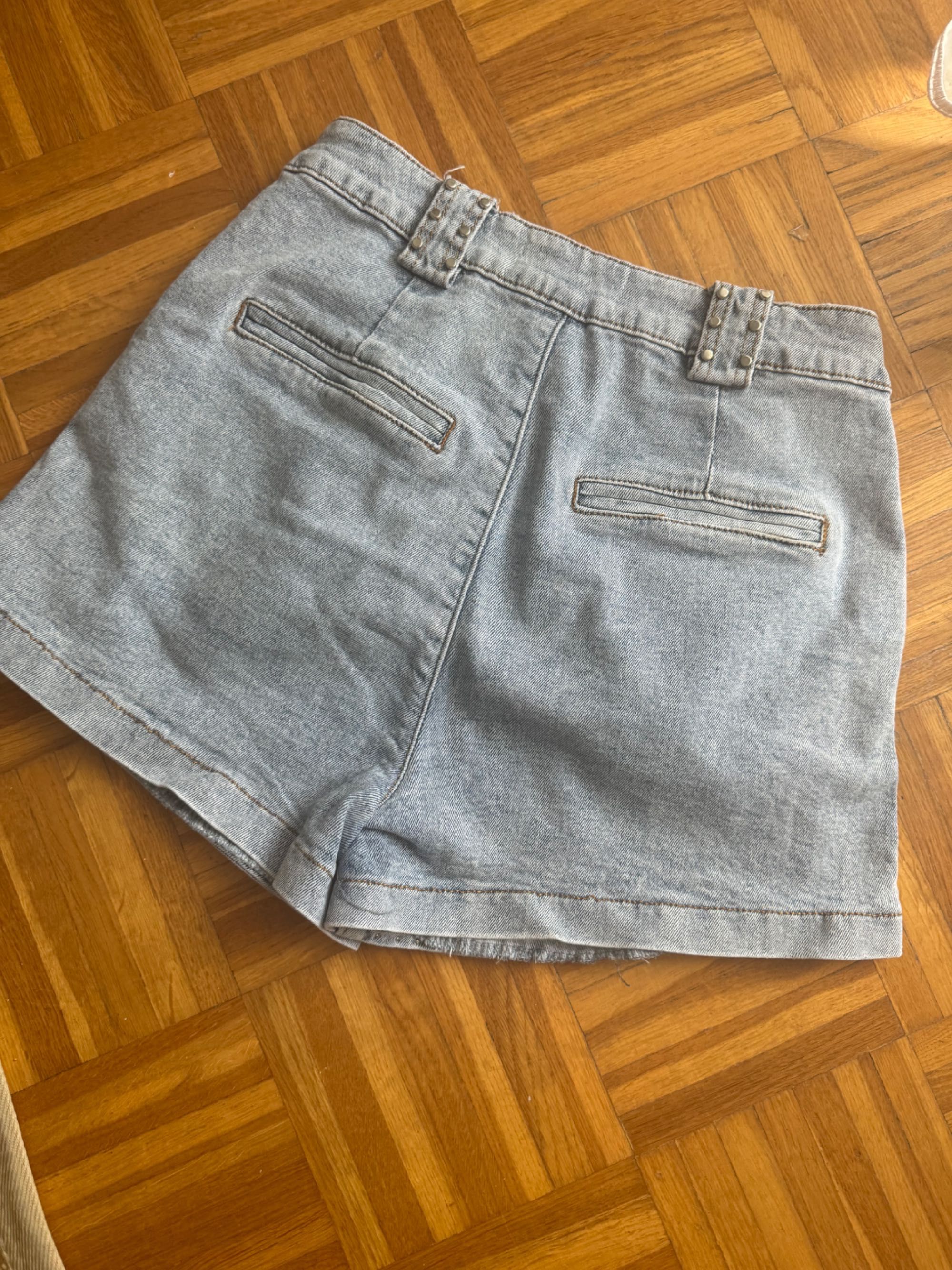 Krótkie spodenki jeans push up