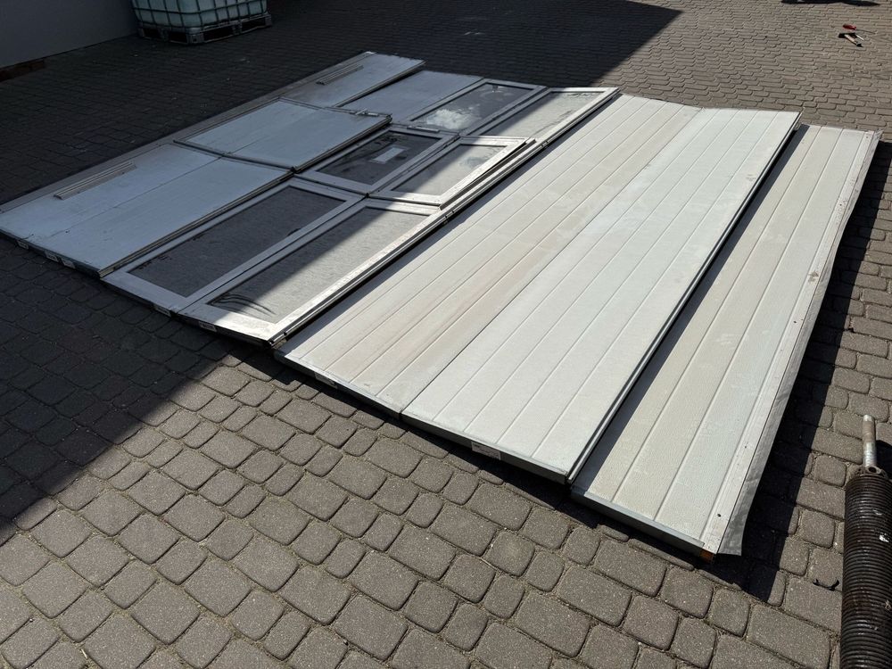 Brama 3.55x4.00 segmentowa elektryczna furtka serwisowa