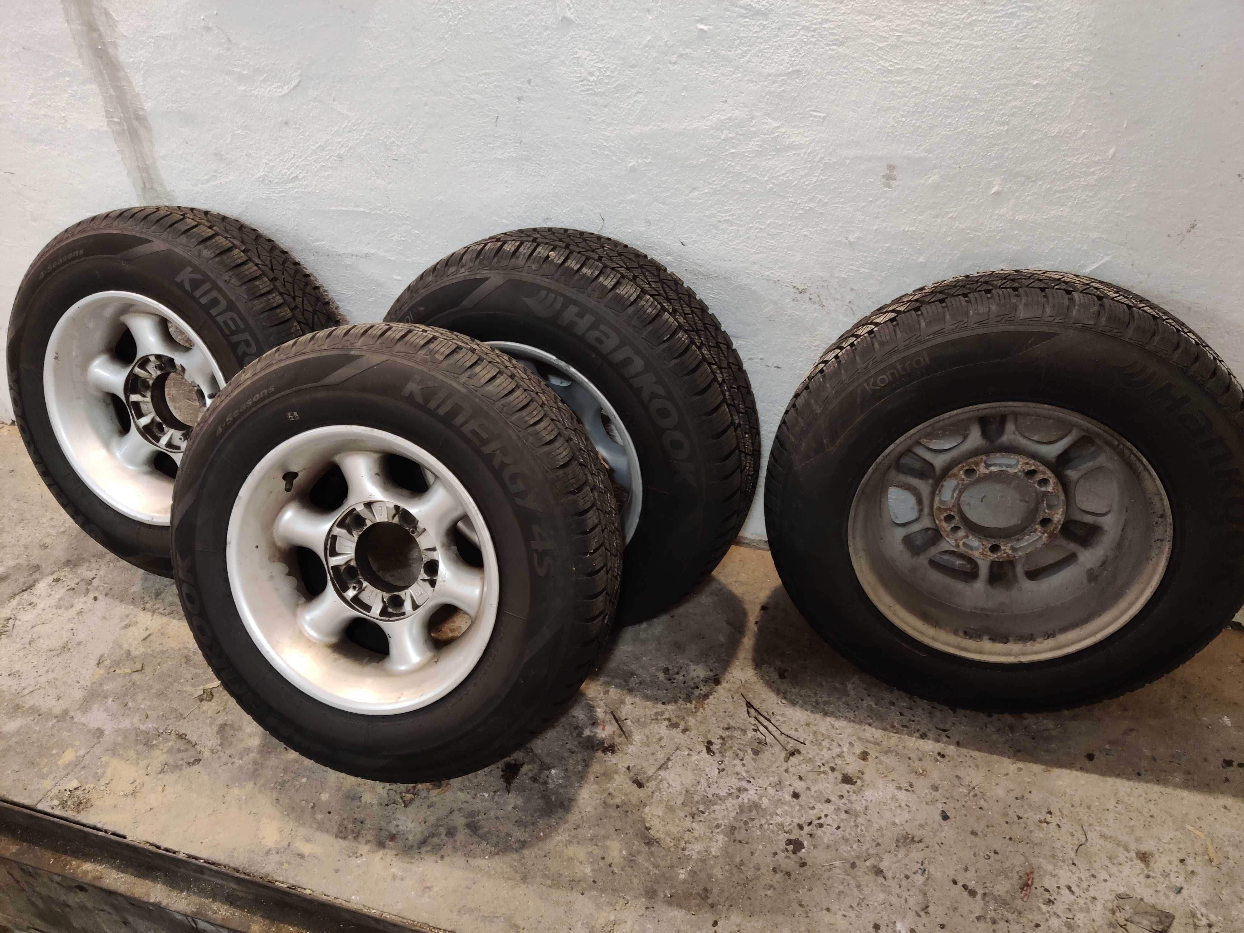 Koła Felgi 15" 5 śrub, opony 215/70 R15"  5x139.7