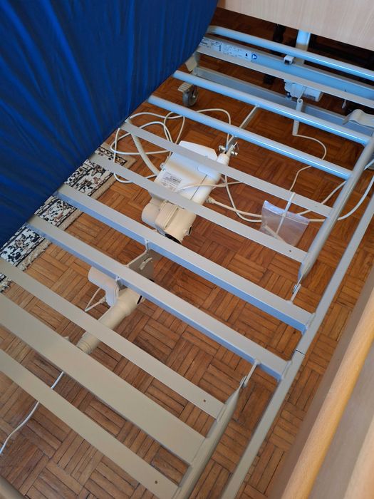 Cama articulada elétrica Invacare