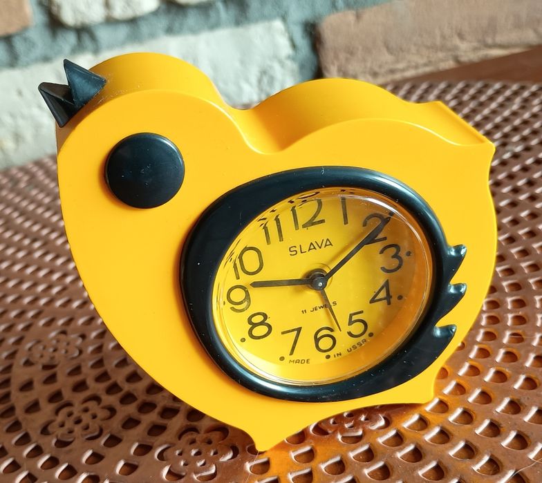 PRL budzik mechaniczny.