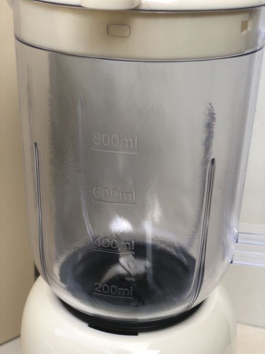 Блендер Smeg у кремовому кольорі