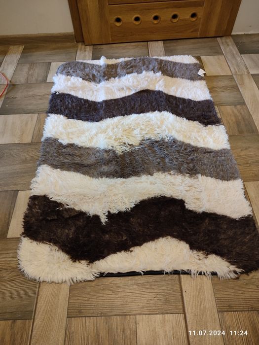 Nowy dywan do pokoju 80x120 czarno-białe fale