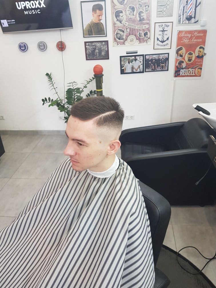 Чоловічі стрижки в Барбершоп (Barber) 350-400грн (комплекс 700грн)