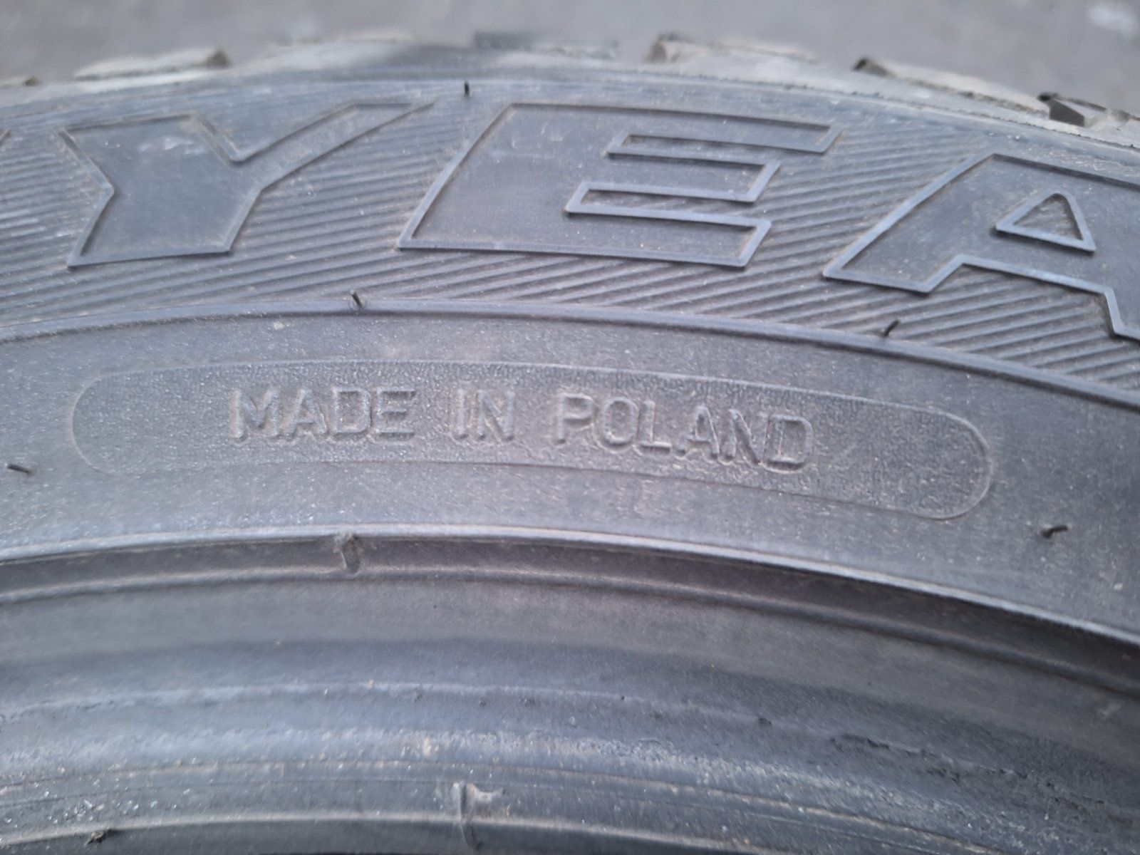 Продам зимову резину "Good Year' 205/55 R16