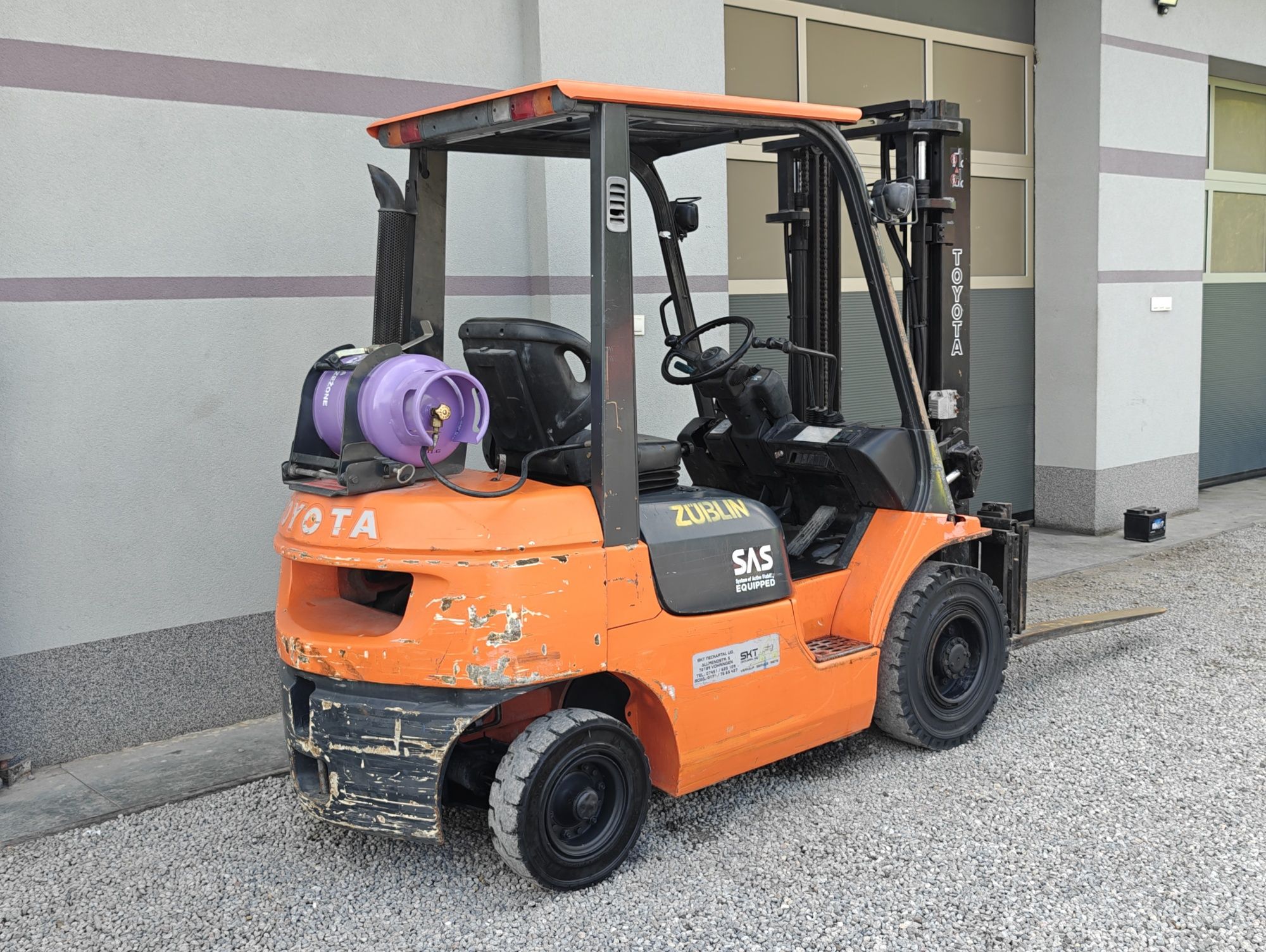 Wózek Widłowy Toyota 7FGF25 Lpg 2.5T  z Niemiec Przebieg 5100mtg