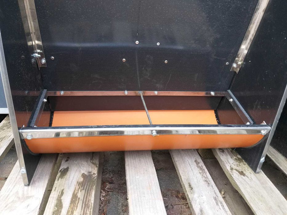 Automat dwustanowiskowy na paszę SUCHĄ dla TRZODY-KARMNIK
