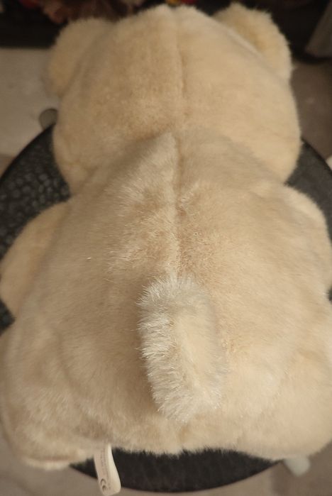 Urso de peluche com laço