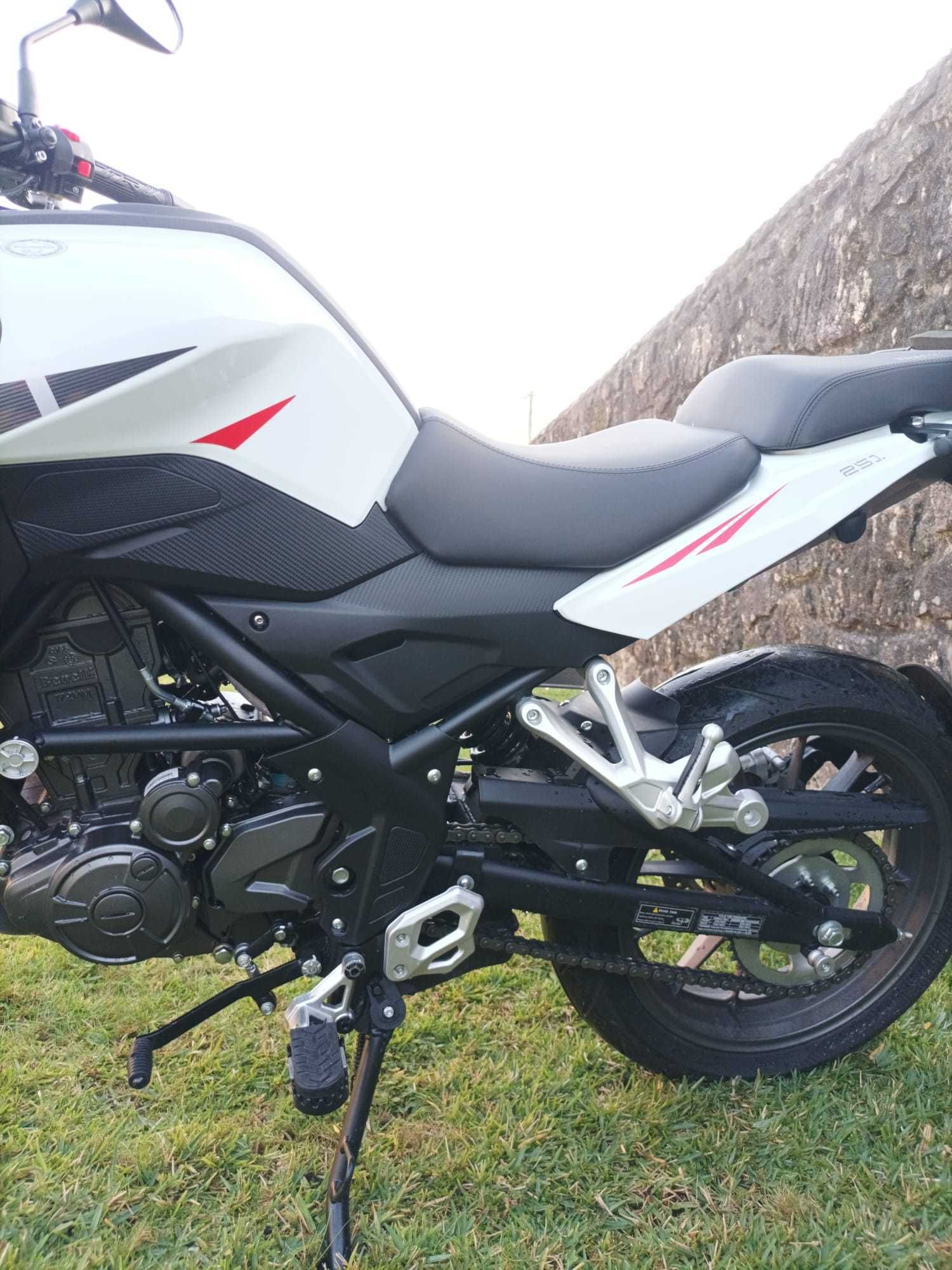 Benelli TRK 251, como nova!!