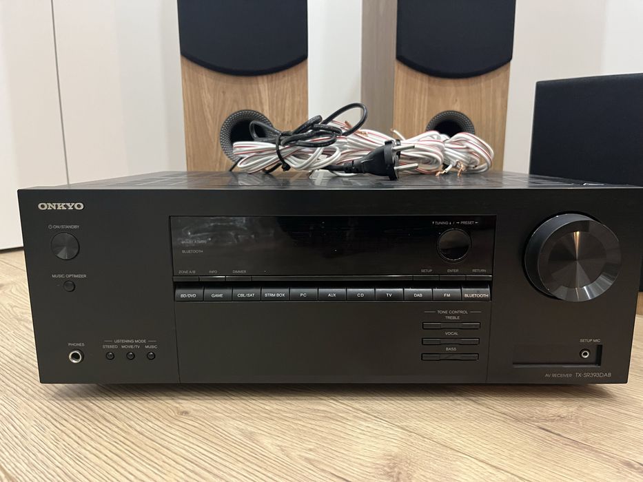 Zestaw kina domowego Onkyo TX-SR393DAB + kolumny Taga Harmony