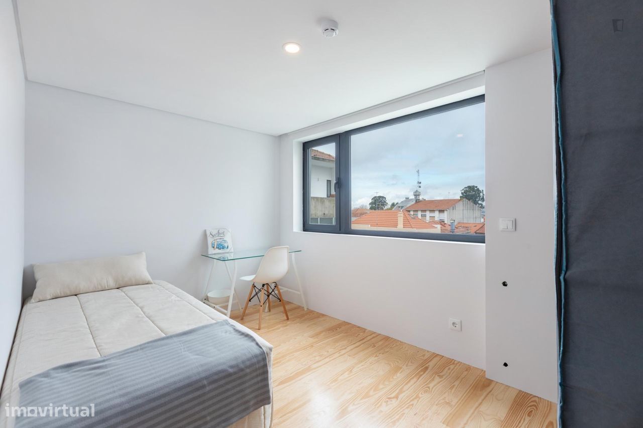 247657 - Quarto com cama de solteiro em casa...