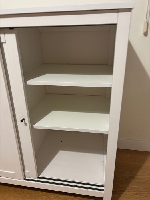 Komoda Ikea z przesuwnymi drzwiami