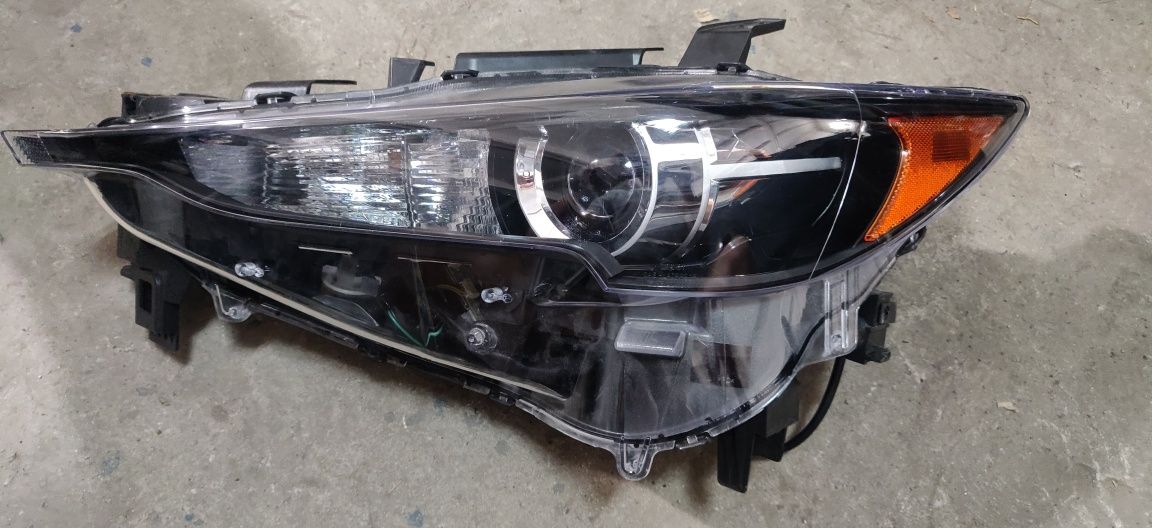 Продам левую фару б/у mazda cx-5 2017-2021