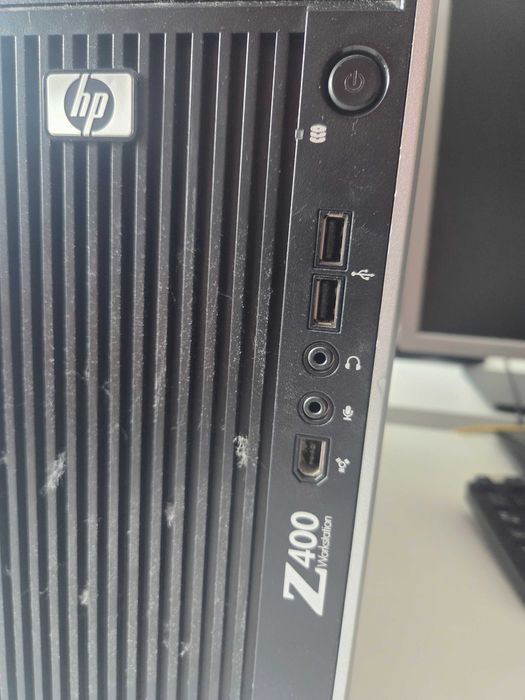 HP Z400, Intel Xeon W3565, RAM: 12 GB 2xNVIDIA Quadro+NVS 4 Monitory!