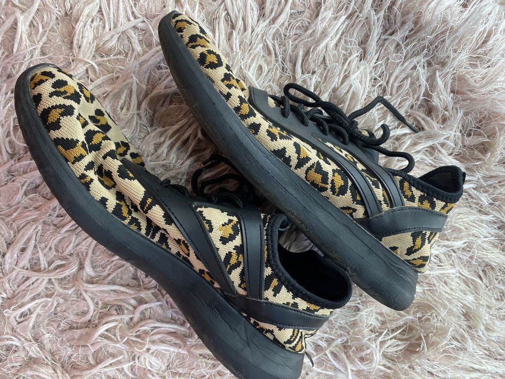 Продам кросівки 39 розміру леопардові ізіки