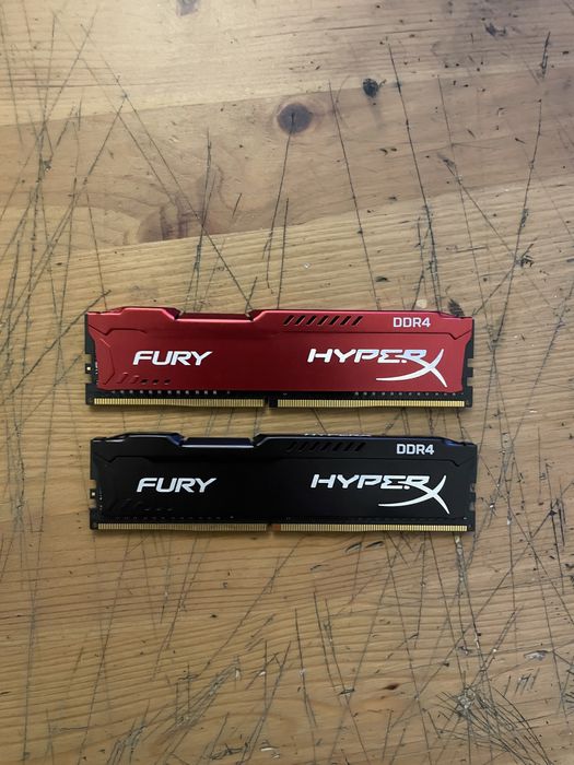 2 kości RAM DDR4 po 8 GB (16 GB) – HyperX