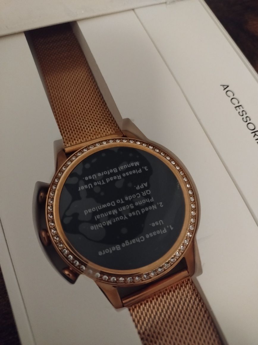 Smartwatch złoty nowy