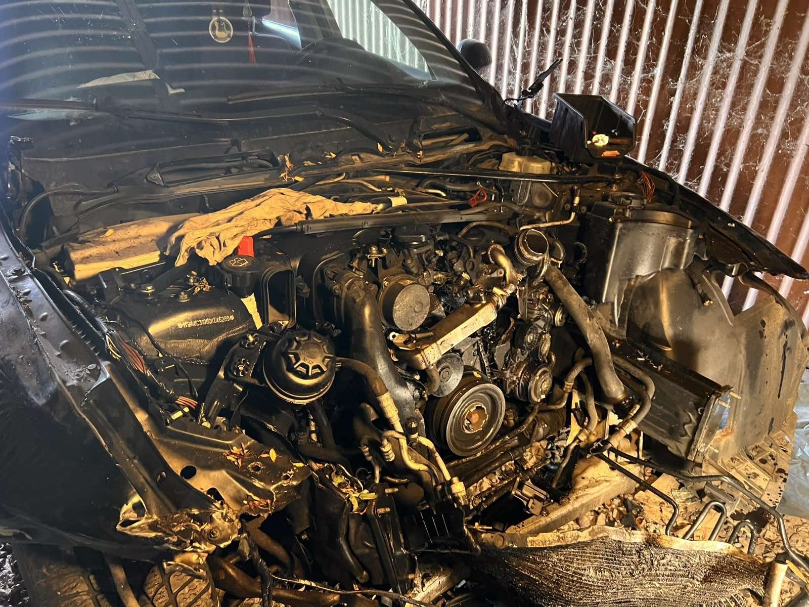 Bmw e90  продам по запчастинам або цілком