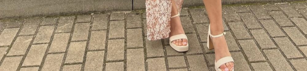 Beżowe eleganckie sandały na obcasie platformie