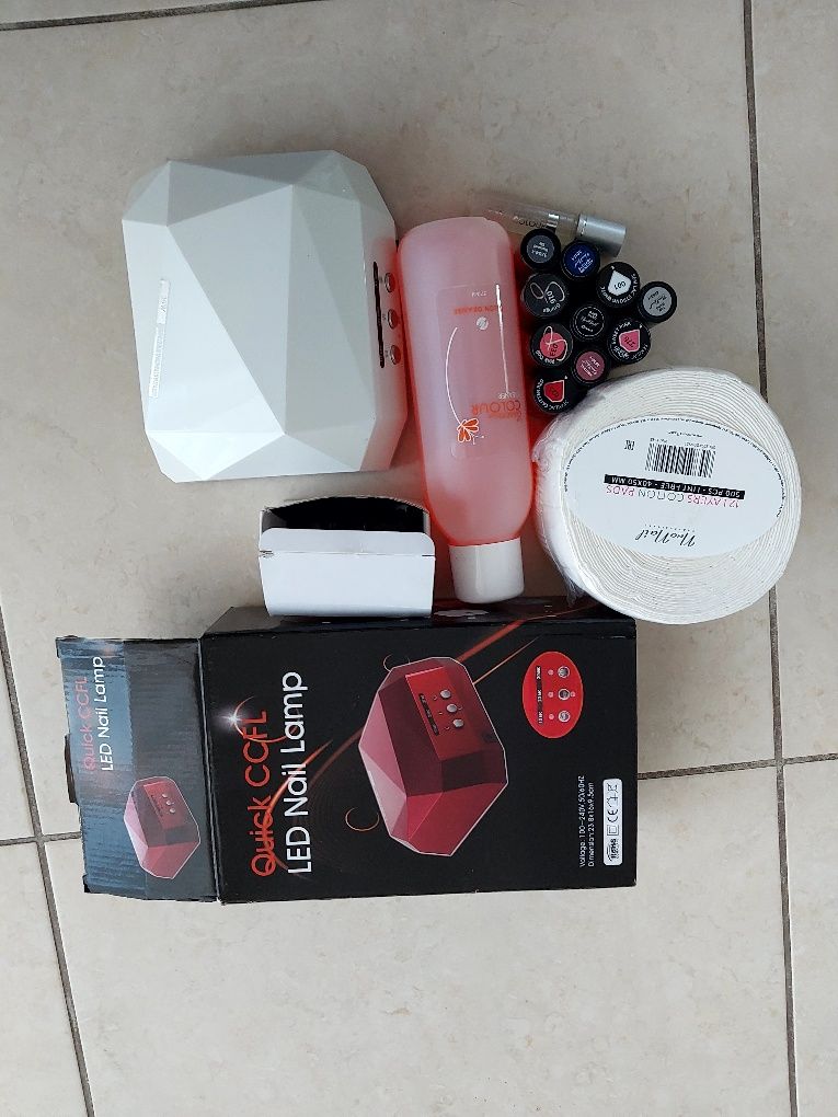 Lampa led do paznokci i akcesoria.