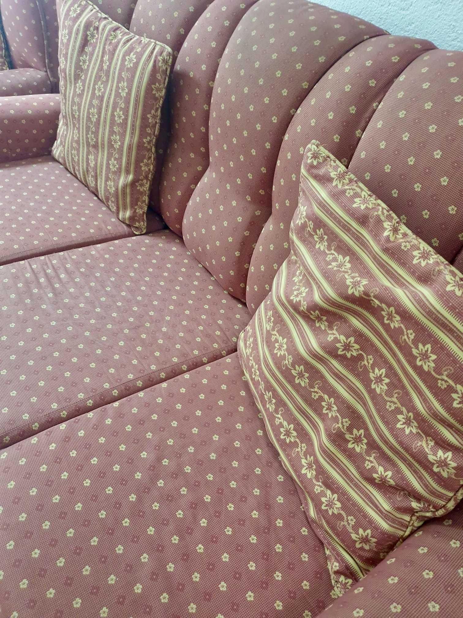 Conjunto Sofás (2 poltronas + 1 sofá três lugares)
