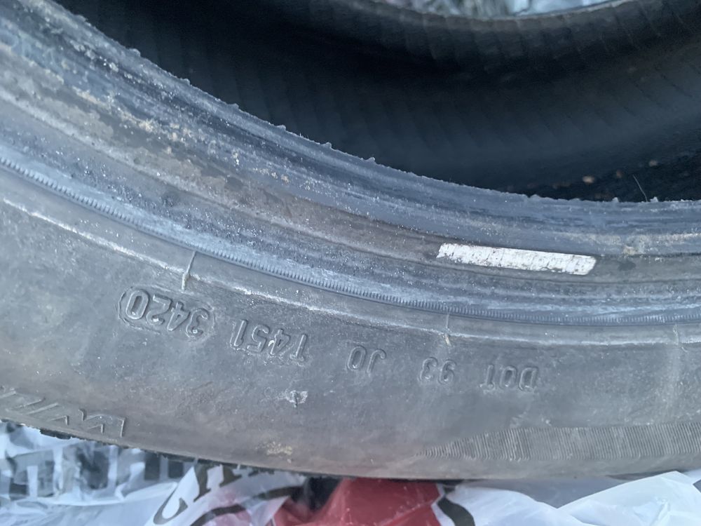 Прода две покрышки pirelli 215 55 17