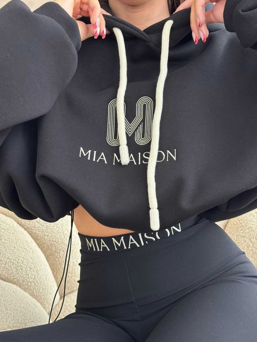 Bluza Mia Maison czarna gruba haftowane logo