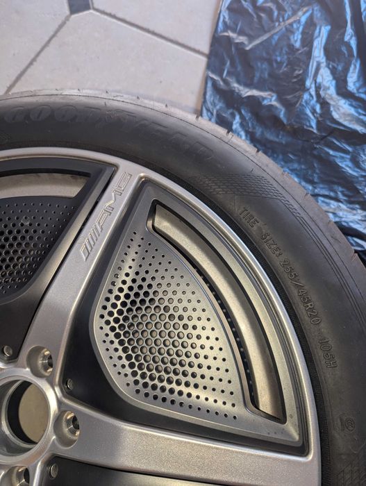 4 Jantes e pneus Mercedes Benz EQE praticamente novos