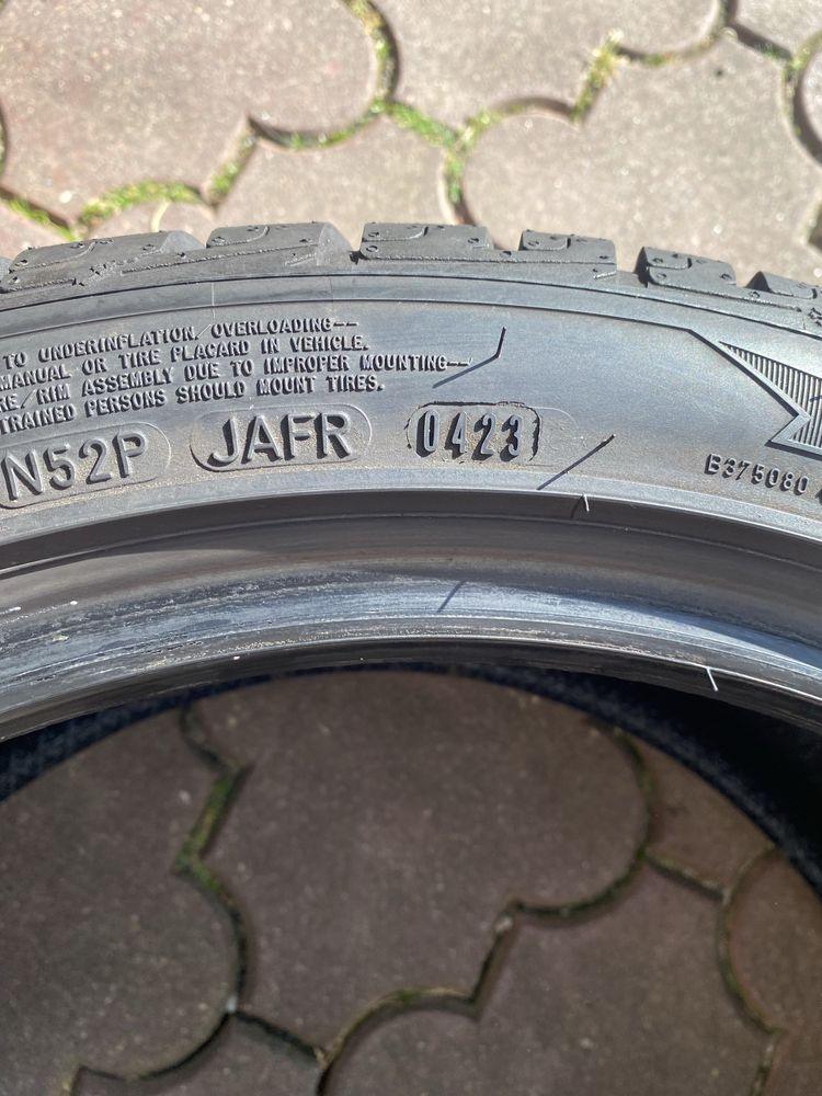 Cztery zimowe Goodyeary 245/40/18 jak nowe